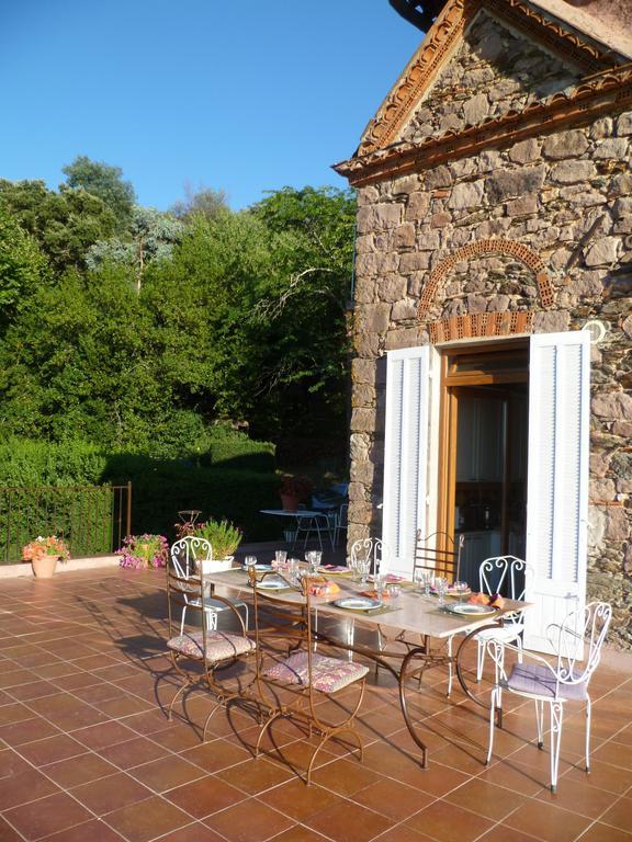 Bed And Breakfast La Maison De Nathalie Les Mayons Exterior photo