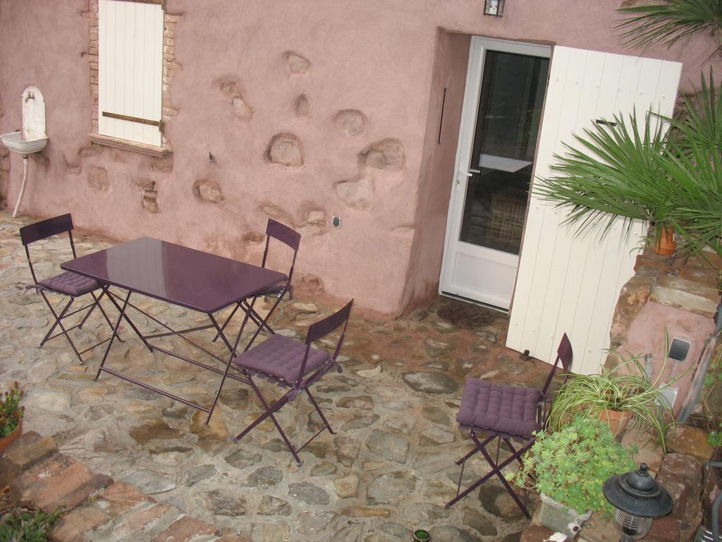 Bed And Breakfast La Maison De Nathalie Les Mayons Room photo