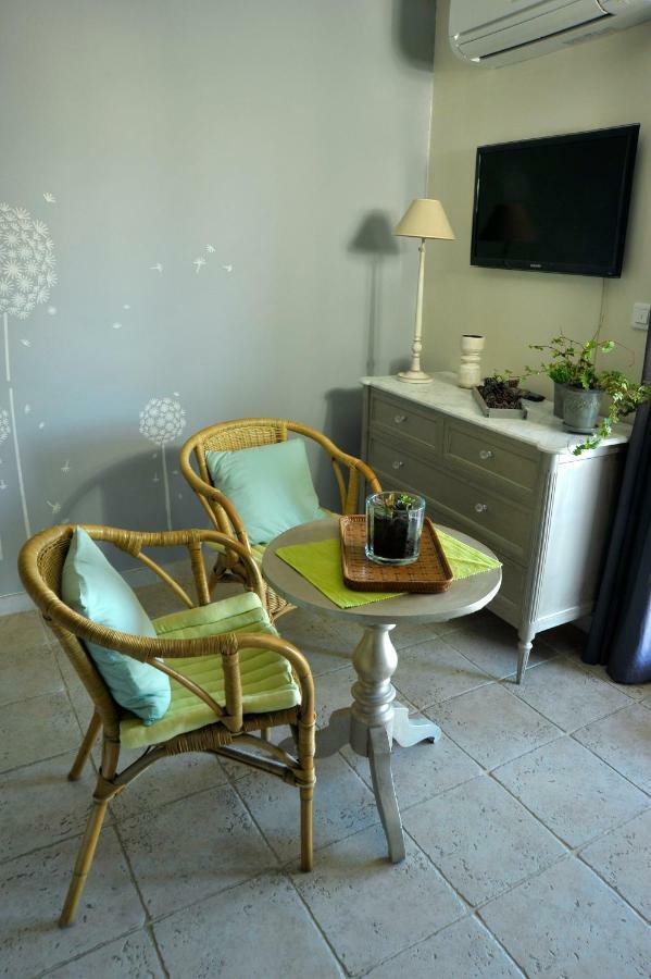 Bed And Breakfast La Maison De Nathalie Les Mayons Exterior photo